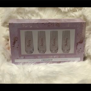 🛑SOLD🛑 4 piece Glass set for a gals sip day